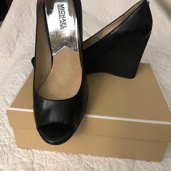 Michael Kors ladies shoes - Picture 2 of 8